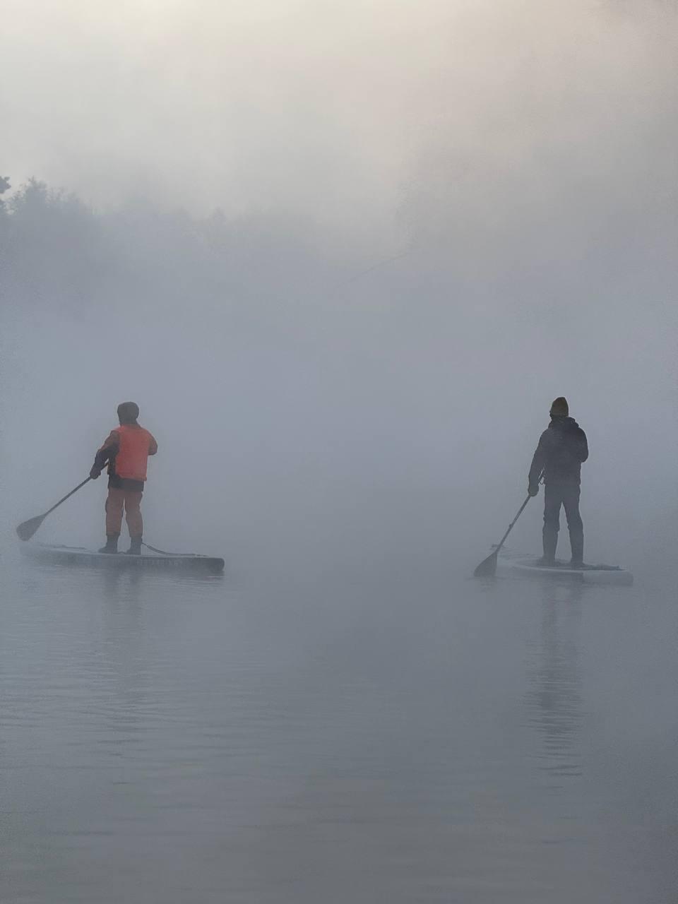 Фото Новосибирцы устроили массовый заплыв на сапах в мороз –26 градусов: 20 леденящих кадров 8